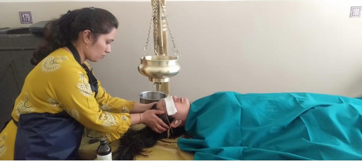Shirodhara therapy